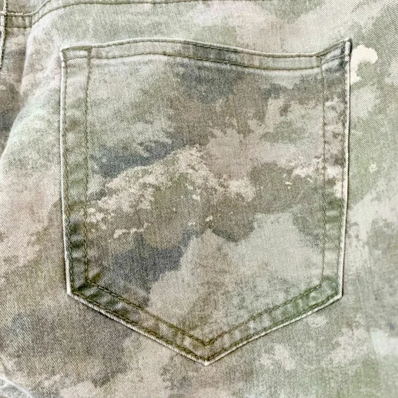 MOVING SALE | Urban Outfitters BDG Women’s Moto-Style Camo Pants, Size 32 - Picture 6 of 9